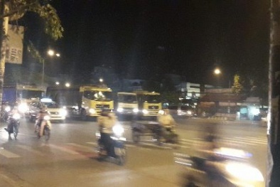 Kinh hoàng ‘hung thần’ xe ben đua tốc độ trên phố Sài Gòn vào giữa đêm