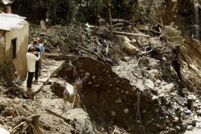 Cậu bé gần 1 tuổi sống sót thần kỳ sau trận lở đất lịch sử