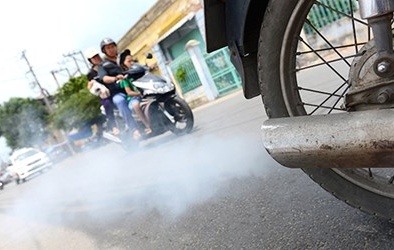 Hàng triệu xe máy sẽ phải kiểm định khí thải, dán tem