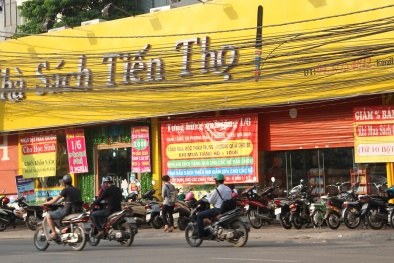 Nhà sách Tiến Thọ bán đồ chơi bạo lực và hàng điện tử sai phép