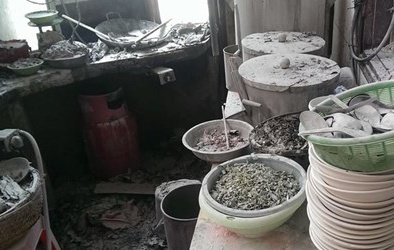 Hà Nội: Người dân hoảng hốt vì quán phở bốc cháy giữa trưa