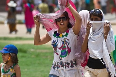 Nắng nóng gần 50 độ C ‘thiêu đốt’ Ấn Độ