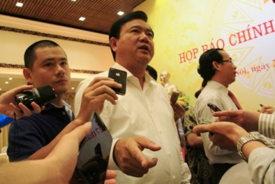 Hành khách VietJet Air tố bị cạy đồ, báo chí 'quây' Bộ trưởng Thăng