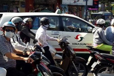 Người Sài Gòn quay cuồng với cái nắng nóng gần 40 độ C đầu hè