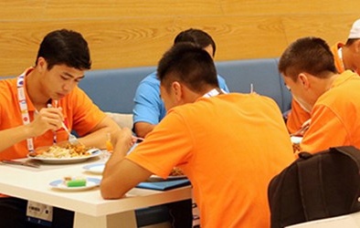 Công Phượng: 'Cơm ở Singapore không ngon bằng mẹ nấu'