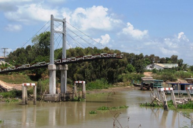 Long An: Cầu 2,5 tỷ mới khánh thành được 12 ngày đã sập