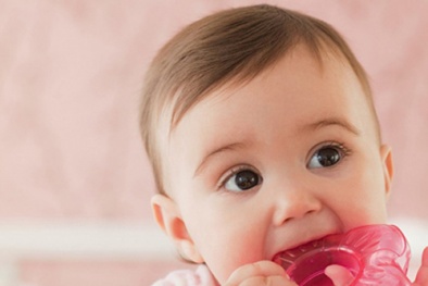 Đồ ngậm nướu cho trẻ bằng nhựa chứa hóa chất gây rối loạn nội tiết