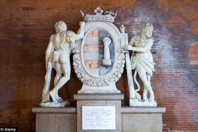 Cổ vật vô giá trở về cát bụi vì những lý do 'trời ơi đất hỡi'