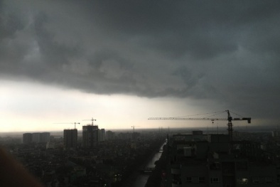 Dân mỏi mắt chờ mưa rào xua tan nắng nóng kéo dài