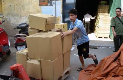 7.000 cuốn 'Đắc nhân tâm' in lậu trong khu nhà cấp 4