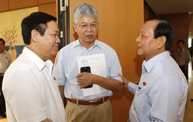 Luật còn 'thòng', cấp phó còn 'lạm phát'