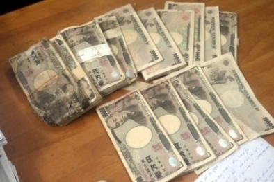 Tỷ phú ve chai đã được nhận 5 triệu Yên từ Công an