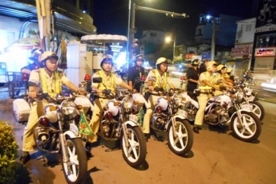 Việt Nam thắng giòn giã Malaysia, TP.HCM trắng đêm chống ‘bão’ đua xe