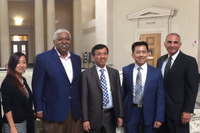 Vua rác gốc Việt ký kết hợp đồng hơn một tỷ USD