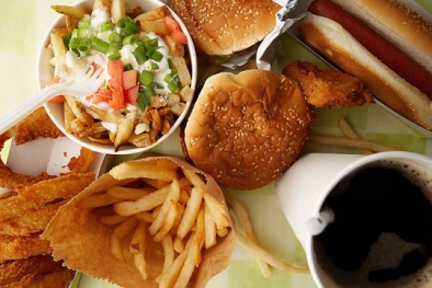 Đồ ăn nhanh KFC, Pizza Hut, McDonald's bị tố chứa hóa chất gây ung thư