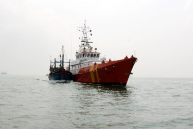 Tàu hải quân Trung Quốc bất ngờ tăng tốc, lao thẳng vào tàu Việt Nam