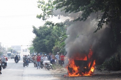 Hải Phòng: Xe tự bốc cháy gây hỗn loạn trước cổng bệnh viện