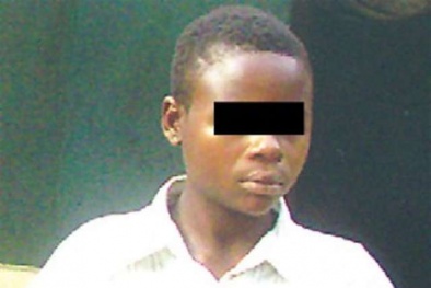 Dì ruột ép cháu gái 13 tuổi bán dâm lấy tiền 