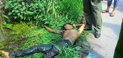 'Phê' ma túy đá, thanh niên khăng khăng vùi mình xuống bùn