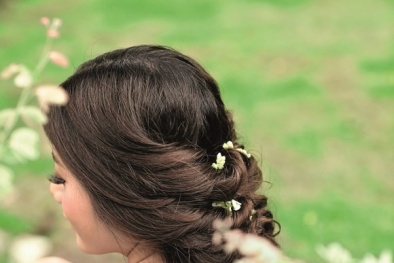 Những kiểu tóc đẹp hút hồn cho cô dâu tỏa sáng ngày hè