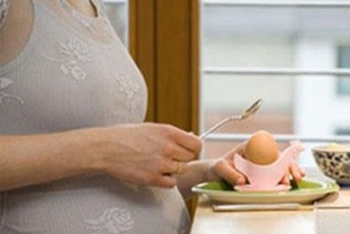 Lưu ý khi ăn trứng vịt lộn với phụ nữ có thai và trẻ em