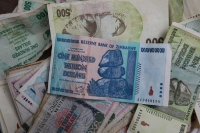 175 triệu tỷ đôla Zimbabwe đổi được 5 USD