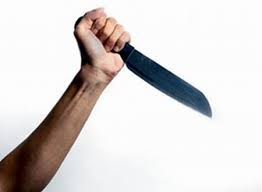 Nam sinh 14 tuổi đâm thủng bụng giáo viên ngay trước cửa lớp