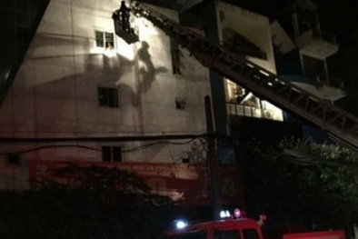 Hà Nội: Cứu thoát 7 người trong căn nhà 5 tầng đang cháy