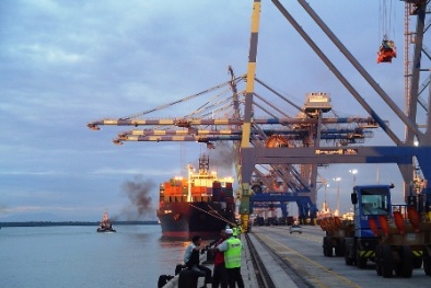 Singapore cần nâng cao năng suất để giữ vị trí trung tâm vận chuyển hàng đầu