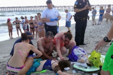 Mỹ: Trong 90 phút, 2 du khách bị cá mập cắn trọng thương