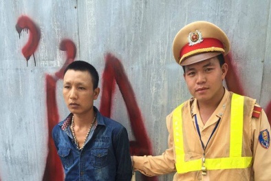 'Có tật giật mình', con nghiện bỏ chạy thục mạng khi thấy cảnh sát 