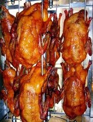 Không uống rượu mời, một người chết dưới xiên nướng vịt