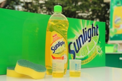 Tiêu hủy gần 19 ngàn chai và nước rửa chén Sunlight nhái