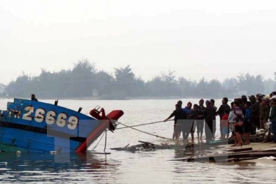 Lốc xoáy kinh hoàng, 2 tàu cá Việt Nam gặp nạn trên Biển Đông