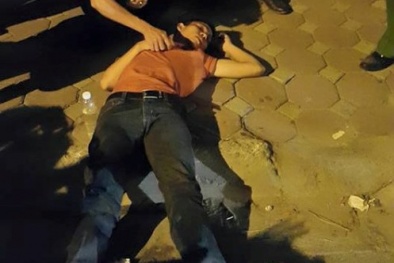 'Phóng viên' bị đánh 'không thương tiếc' khi ghi hình công an làm việc