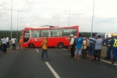 Tai nạn liên hoàn ở cao tốc: Xe khách không bị mất phanh, tuột dốc