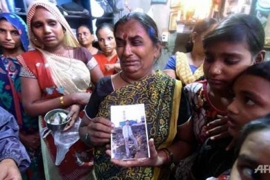 Ấn Độ: Gần trăm người tại một khu ổ chuột chết do ngộ độc rượu