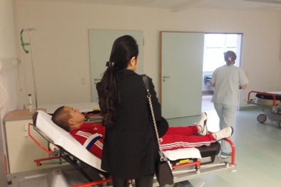 Tuấn Hưng bất ngờ nhập viện sau khi ‘cháy hết mình’ ở Đức