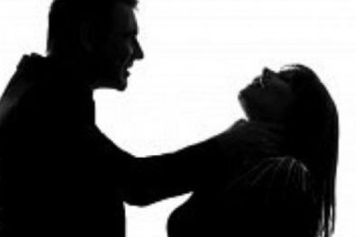 Giết người yêu, viết tiết lợn lên tường giả bằng chứng tự tử 