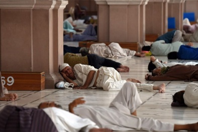 Nắng nóng thiêu đốt, Pakistan ban bố tình trạng khẩn cấp