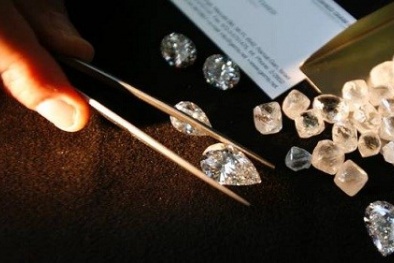 Dân Nhật Bản chọn tiền mặt, ‘chê’ kim cương