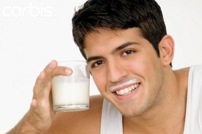 Khôi hài đàn ông chữa liệt dương bằng... sữa mẹ