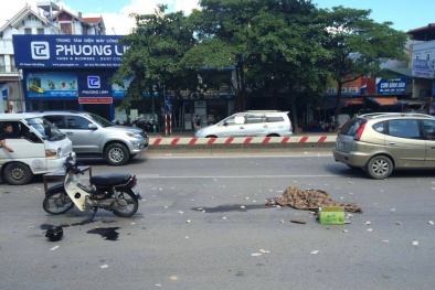 Hà Nội: Va chạm với xe chở rác, một người đàn ông đi xe máy tử nạn
