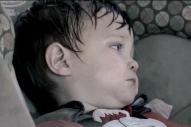 Nắng nóng cao độ, bé 4 tuổi tử vong vì bị bố mẹ bỏ quên trong xe