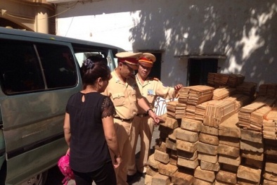 CSGT rượt đuổi xe ô tô 'biển xanh' như phim hành động trên quốc lộ