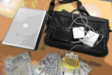 Bỏ quên túi xách 70 triệu tại sân bay Nội Bài