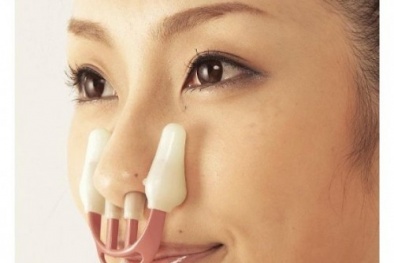 Nguy hại của việc dùng dụng cụ nâng mũi 