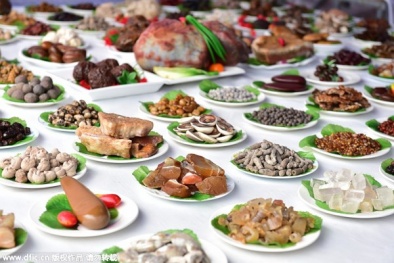 Bữa tiệc độc nhất gồm các món ăn hoàn toàn bằng... đá quý