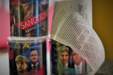 Nga đáp trả lệnh trừng phạt bằng giấy vệ sinh và xúc xích