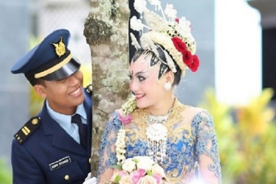 Lời chào cuối cùng của cơ phó máy bay Indonesia với cô vợ trẻ